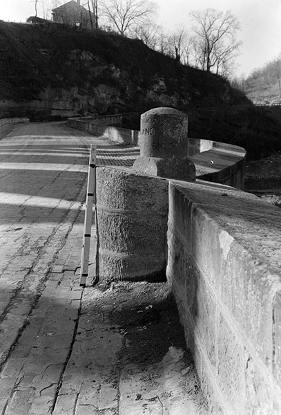 Milestone in the middle of the Blaine S-Bridge