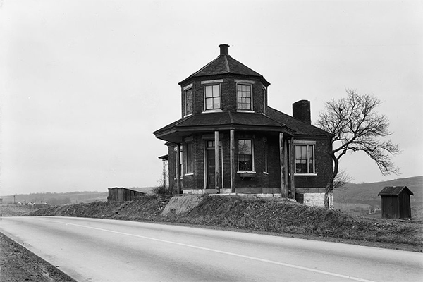 Searight's Toll House, 1933