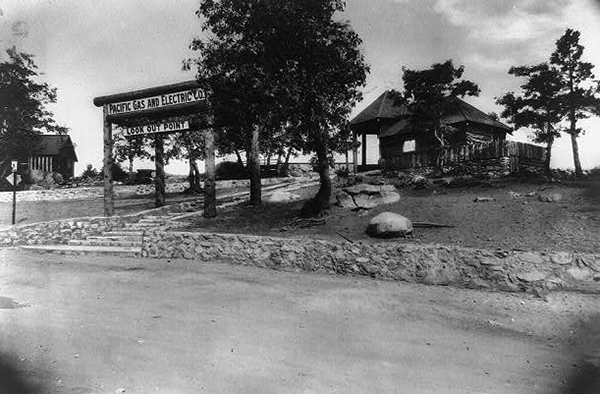 Rest stop and scenic overlook at Emigrant Gap