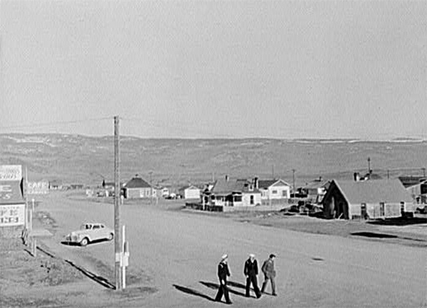 Servicemen hitchhiking in Kremmling, 1944