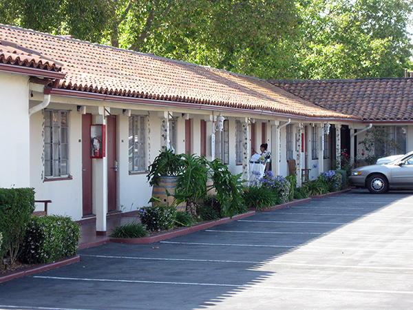 Golden Bear Motel