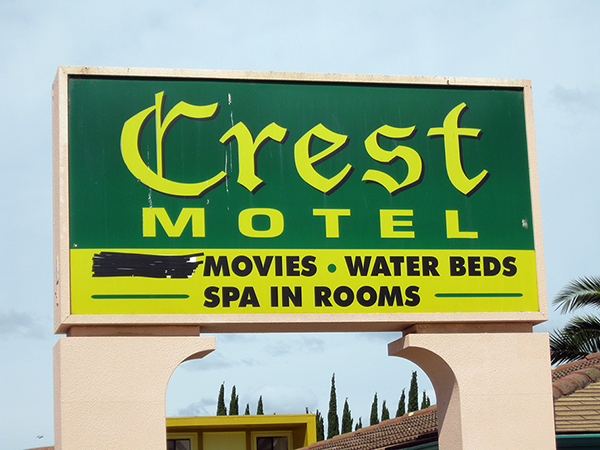 Crest Motel