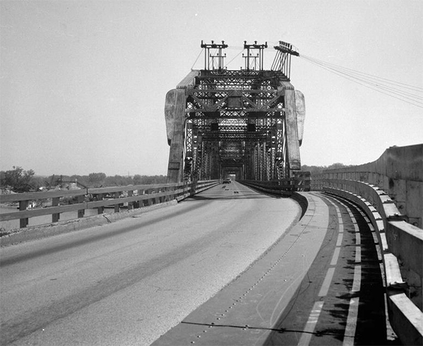 View towards Bridgeton on the St. Charles-Bridgeton Bridge